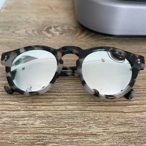 Illesteva Leonard Sunglasses White Tortoise/Silver Mirror.